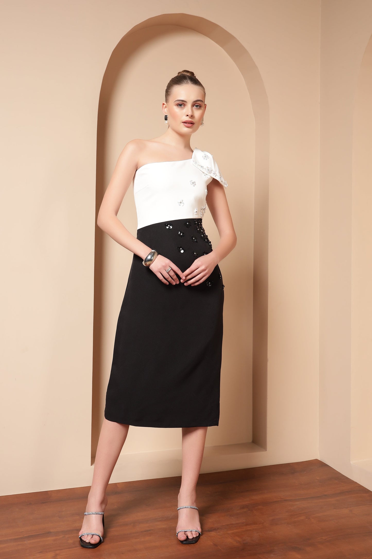 ONE SHOULDER BOW EMBELLISHED DRESS