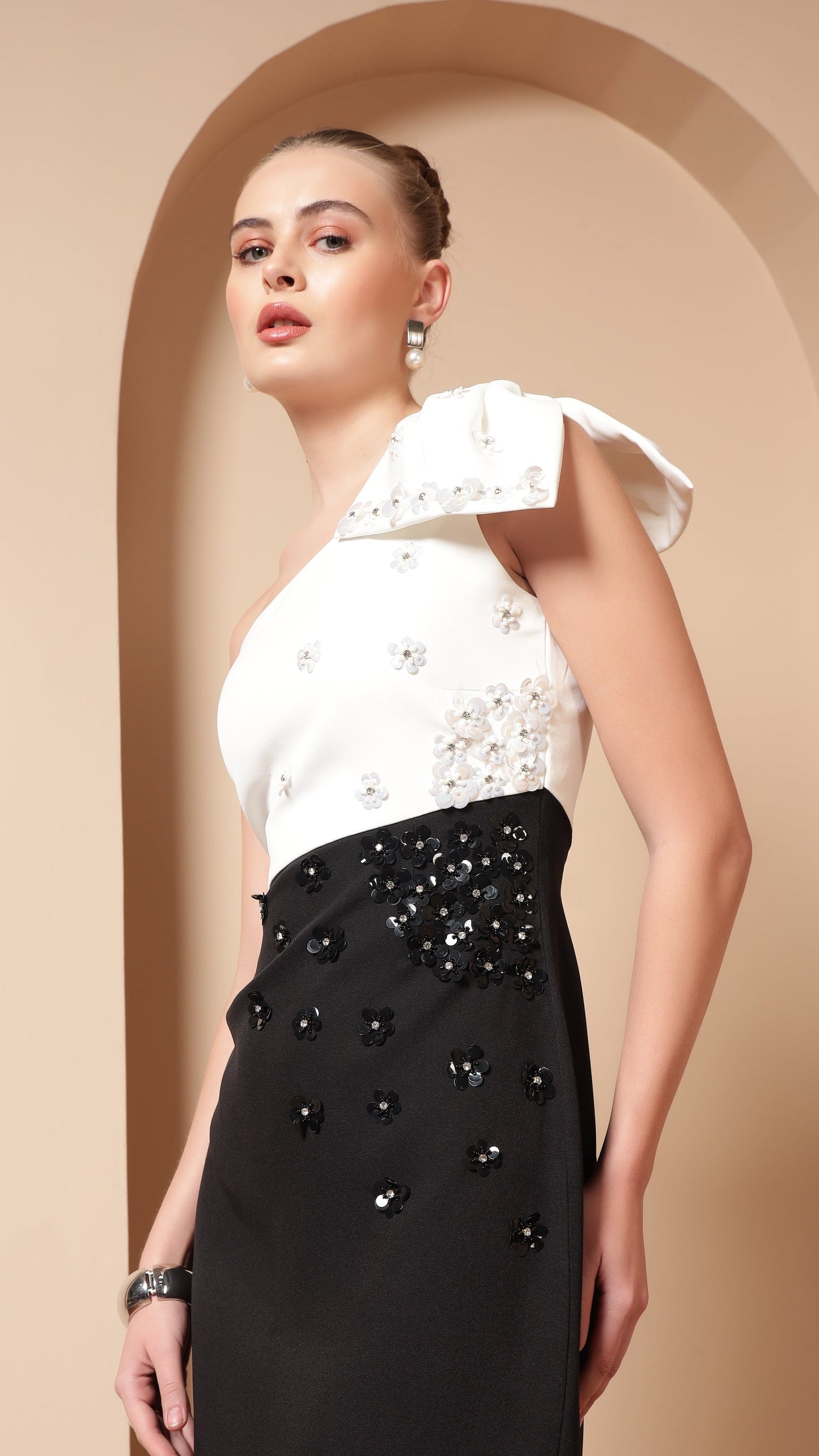 ONE SHOULDER BOW EMBELLISHED DRESS